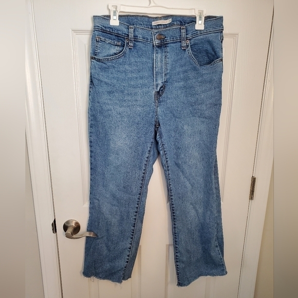 𝅺HIGH Waisted Crop Flare Levi's Jeans with Frayed Hem - Picture 1 of 7